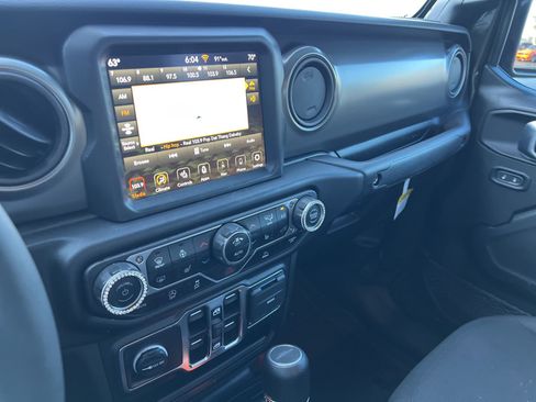 Used 2023 Jeep Gladiator Willys image 30