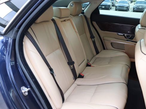 Used 2016 Jaguar XJ R-Sport image 41