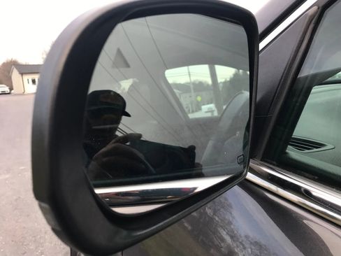 Used 2019 Jeep Cherokee Limited w/ Technology Group image 11