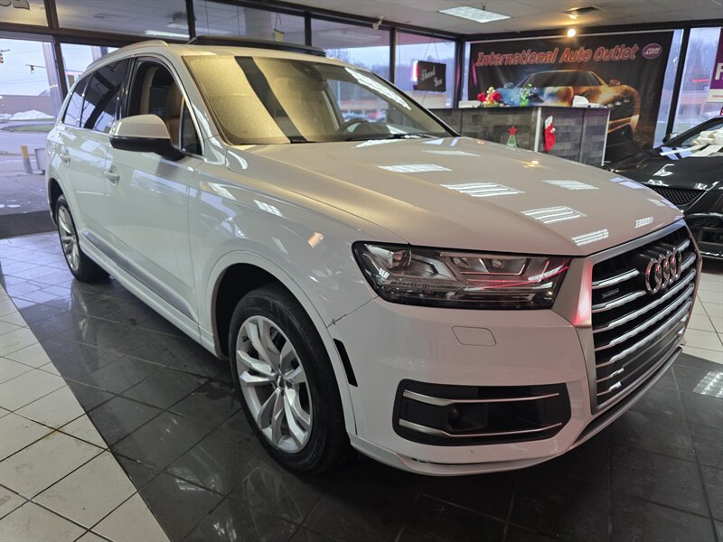 Used 2017 Audi Q7 3.0T Premium Plus w/ Premium Plus Package AWD/4WD image 4