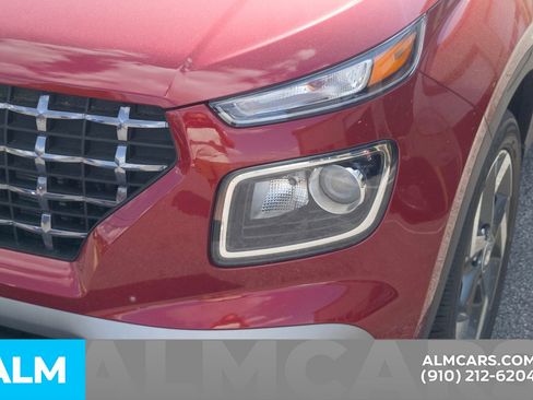 Used 2025 Hyundai Venue SEL image 11