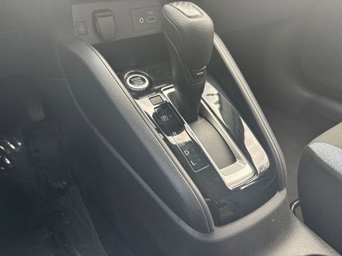Used 2025 Nissan Versa SV FWD image 36