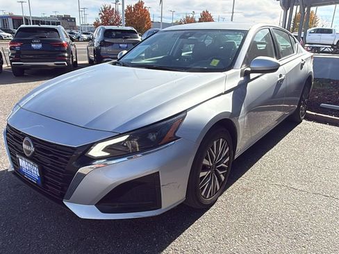 Used 2023 Nissan Altima 2.5 SV image 3