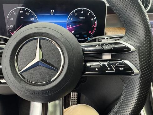 Used 2024 Mercedes-Benz GLC 300 4MATIC image 23