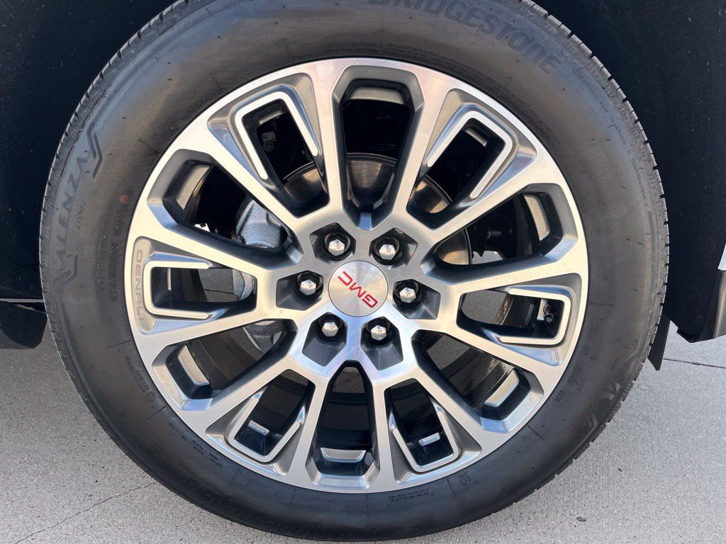 Used 2026 GMC Yukon Denali w/ Denali Reserve Package AWD/4WD image 8