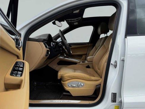 Used 2017 Porsche Macan Turbo AWD/4WD image 18