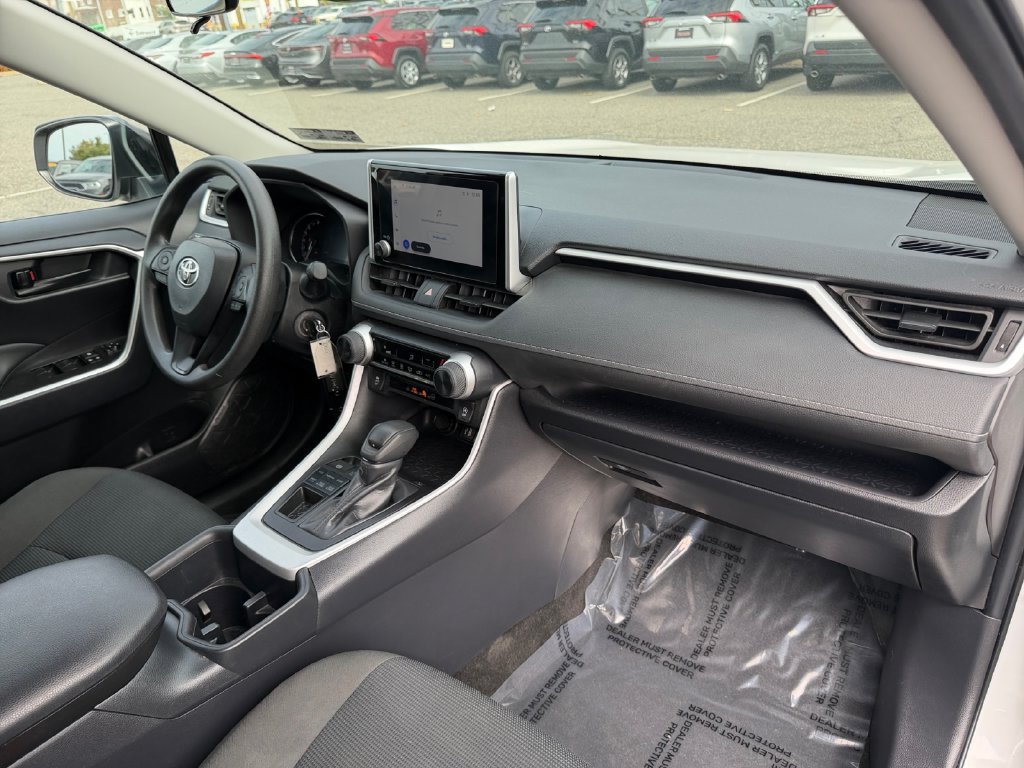 Used 2025 Toyota RAV4 LE AWD/4WD image 16