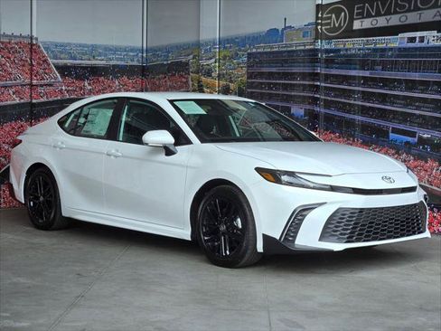 Used 2026 Toyota Camry SE FWD image 1