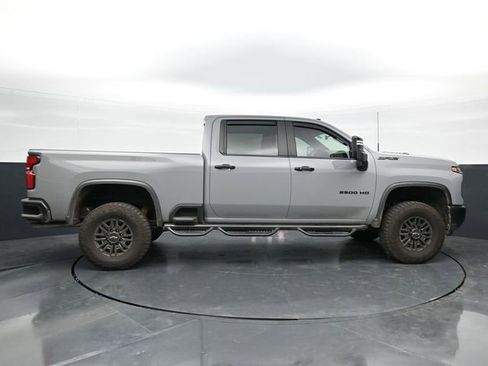 Used 2025 Chevrolet Silverado 2500 ZR2 w/ Technology Package AWD/4WD image 8