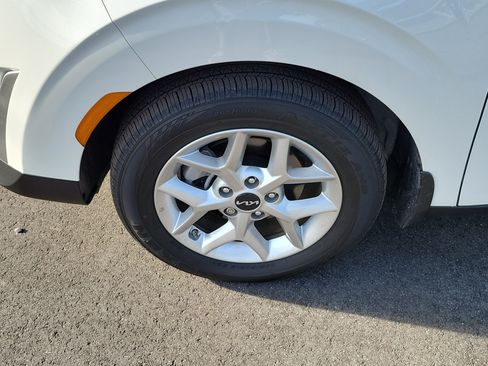 Certified 2025 Kia Soul S FWD image 33