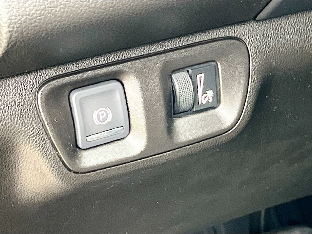 Used 2023 GMC Acadia SLE w/ Driver Convenience Package AWD/4WD image 10