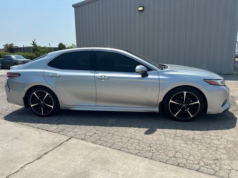 Used 2018 Toyota Camry XSE FWD image 4