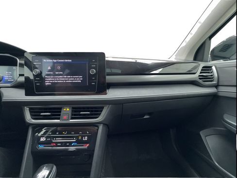 Used 2025 Volkswagen Taos SE FWD image 42