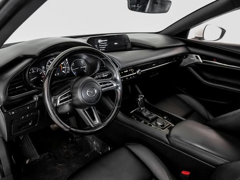 Used 2019 MAZDA MAZDA3 Hatchback w/ Preferred Package FWD image 2
