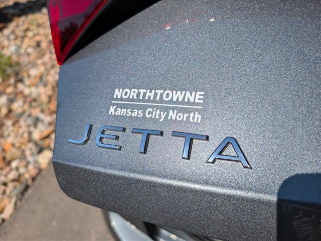 Certified 2023 Volkswagen Jetta SE w/ Panoramic Sunroof Package FWD image 18