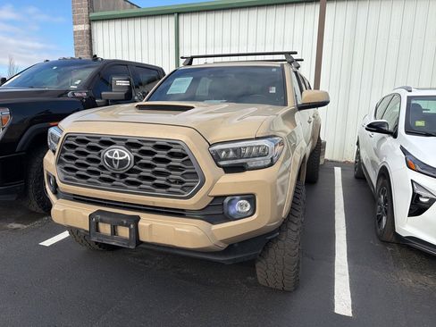 Used 2020 Toyota Tacoma TRD Sport image 7