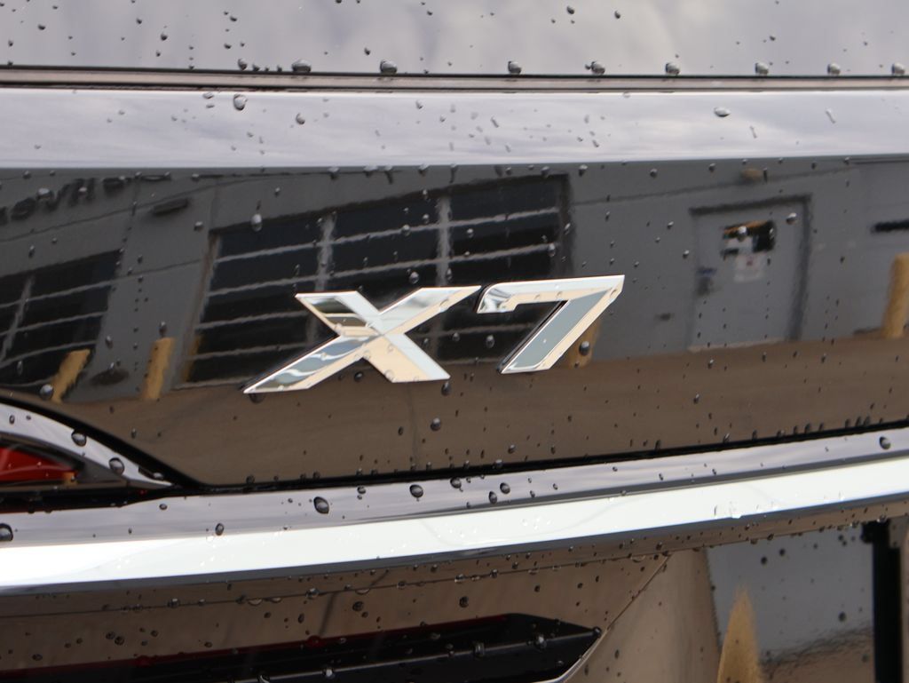 Used 2026 BMW X7 xDrive40i w/ Executive Package AWD/4WD image 8
