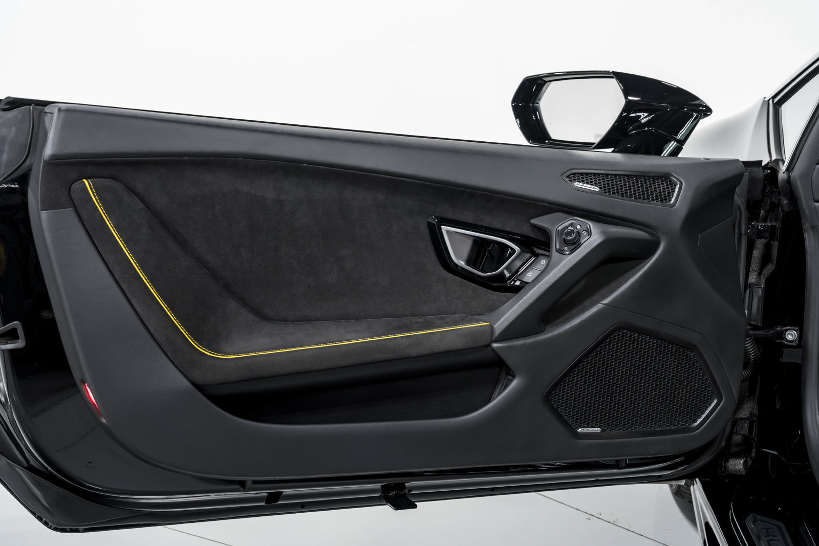 Used 2021 Lamborghini Huracan EVO RWD image 9