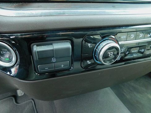 Used 2025 GMC Sierra 1500 SLT AWD/4WD image 18