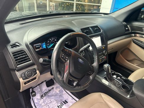 Used 2019 Ford Explorer XLT w/ Equipment Group 202A image 13