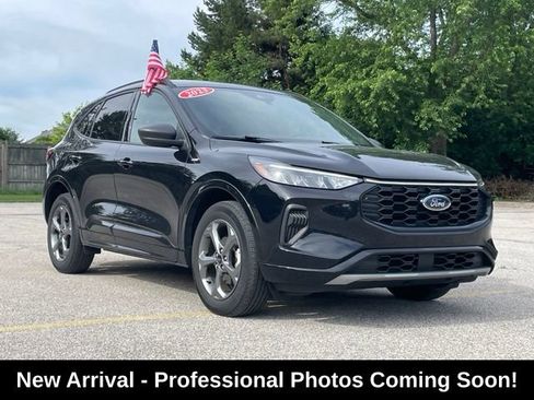 Used 2023 Ford Escape ST-Line w/ Tech Pack #1 AWD/4WD image 4