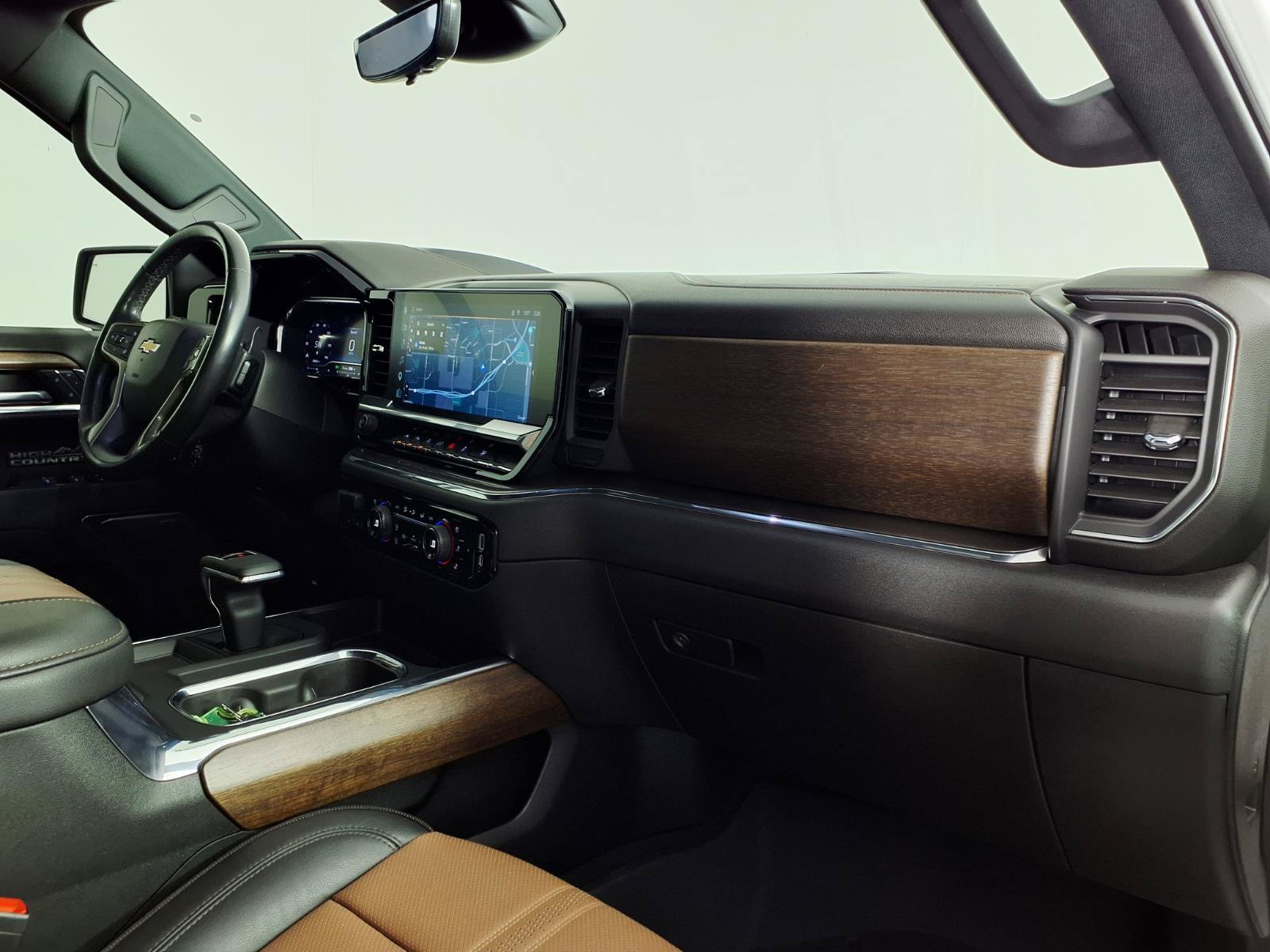Used 2023 Chevrolet Silverado 1500 High Country w/ High Country Premium Package AWD/4WD image 9