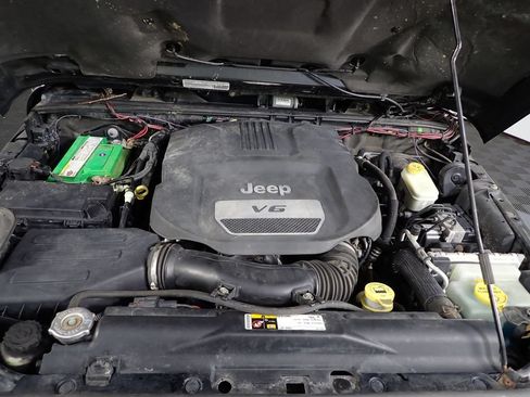 Used 2014 Jeep Wrangler Unlimited Rubicon w/ Dual Top Group AWD/4WD image 38