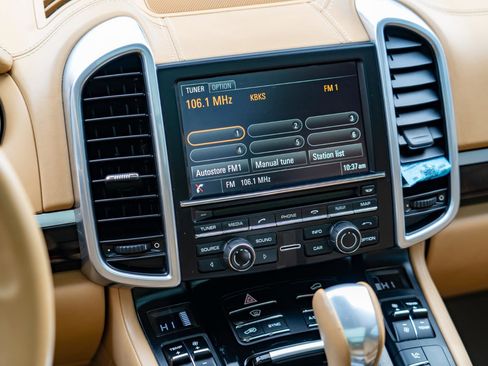 Used 2015 Porsche Cayenne S w/ Premium Plus Package image 23