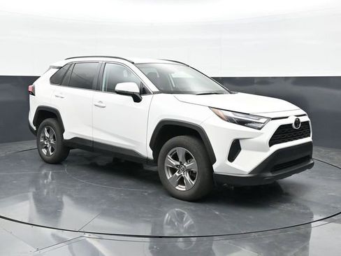 Used 2024 Toyota RAV4 XLE FWD image 3