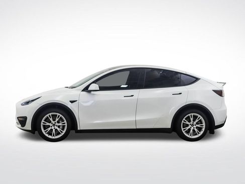 Used 2023 Tesla Model Y Long Range AWD/4WD image 2