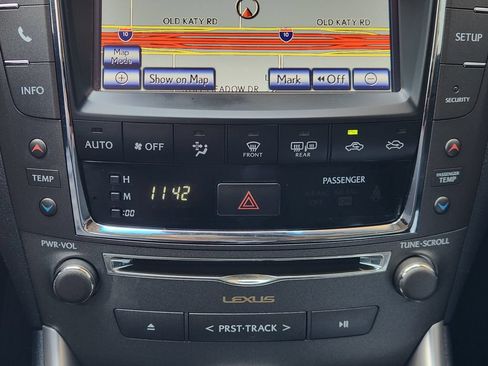 Used 2015 Lexus IS 250C w/ Luxury Package RWD image 18