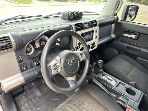 Used 2014 Toyota FJ Cruiser 4WD w/ Convenience Package image 20