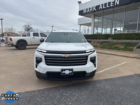 Used 2025 Chevrolet Traverse LT image 8