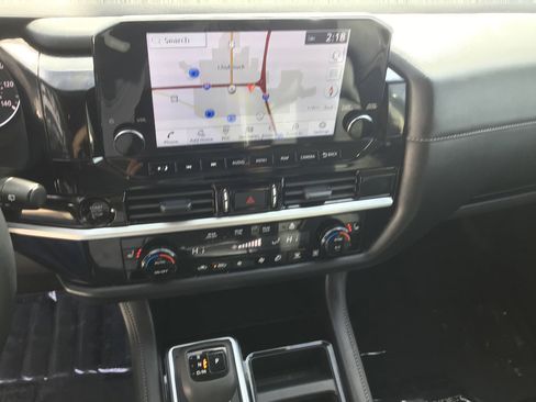 Used 2025 Nissan Pathfinder SL image 12