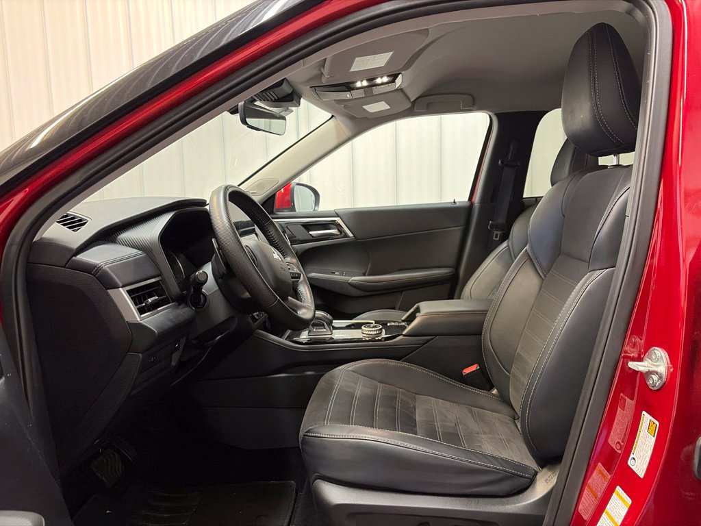 Used 2025 Mitsubishi Outlander SE AWD/4WD image 14