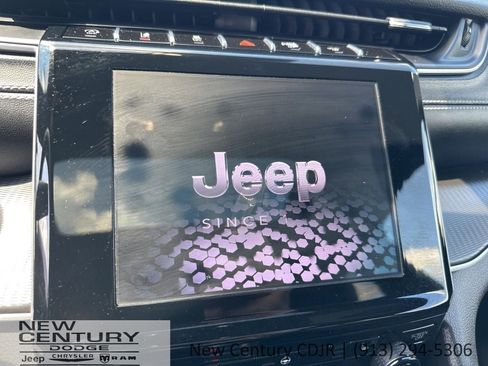Used 2023 Jeep Grand Cherokee L Laredo AWD/4WD image 36
