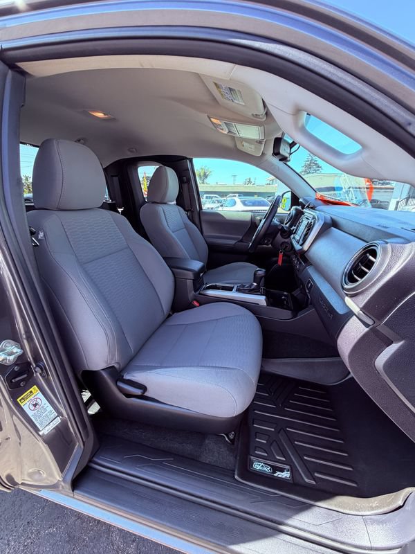 Used 2017 Toyota Tacoma SR5 w/ Tow Package RWD image 19
