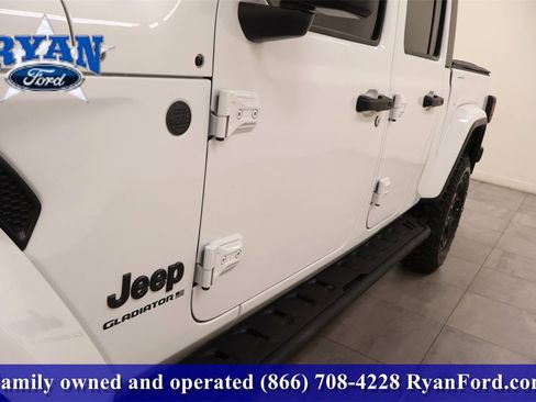 Used 2023 Jeep Gladiator Willys image 27