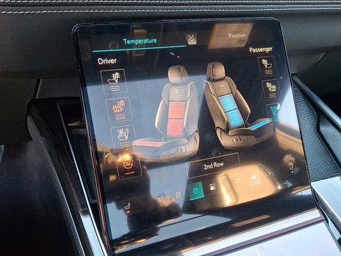 Used 2025 Cadillac Escalade ESV Premium Luxury image 27