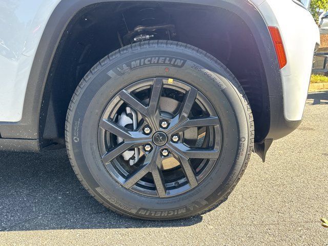 New 2027 Jeep Grand Cherokee Altitude RWD image 12
