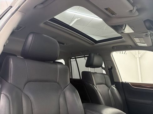 Used 2020 Lexus LX 570 4WD w/ Luxury Package image 30