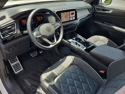Certified 2026 Volkswagen Atlas Cross Sport SEL Premium R-Line AWD/4WD image 17