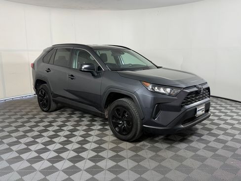 Used 2021 Toyota RAV4 LE FWD image 7