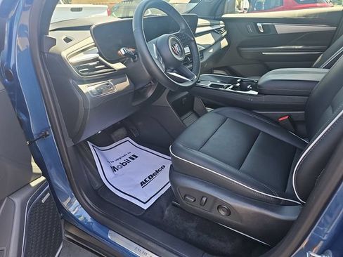 Certified 2025 Buick Enclave Preferred FWD image 10