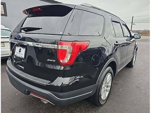Used 2018 Ford Explorer XLT AWD/4WD image 3