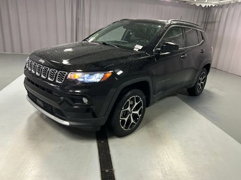 Used 2025 Jeep Compass Limited w/ Sun & Sound Group AWD/4WD image 3