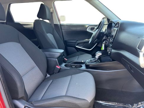 Used 2023 Kia Soul LX w/ LX Technology Package FWD image 15