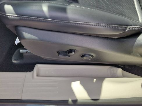 Used 2023 Chrysler Pacifica Touring-L FWD image 26