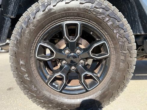 Used 2017 Jeep Wrangler Unlimited Sahara AWD/4WD image 11