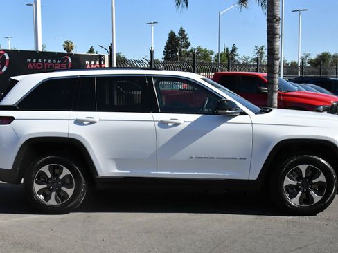 Used 2023 Jeep Grand Cherokee 4WD 4xe image 9